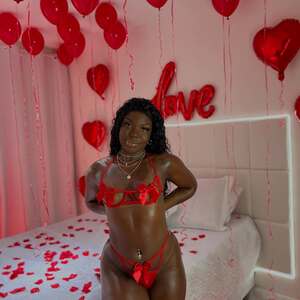 Holly Bombom nude 7
