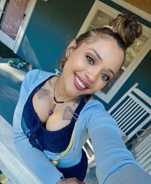Holly Hendrix nude 12