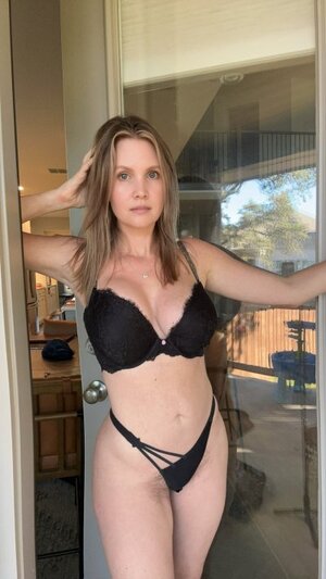 Holly Jane Johnston nude 4