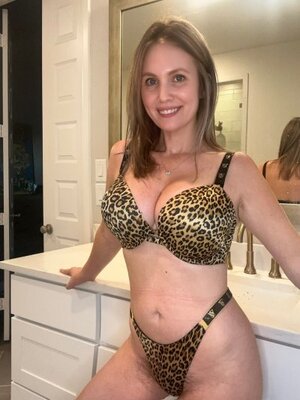 Holly Jane Johnston nude 7