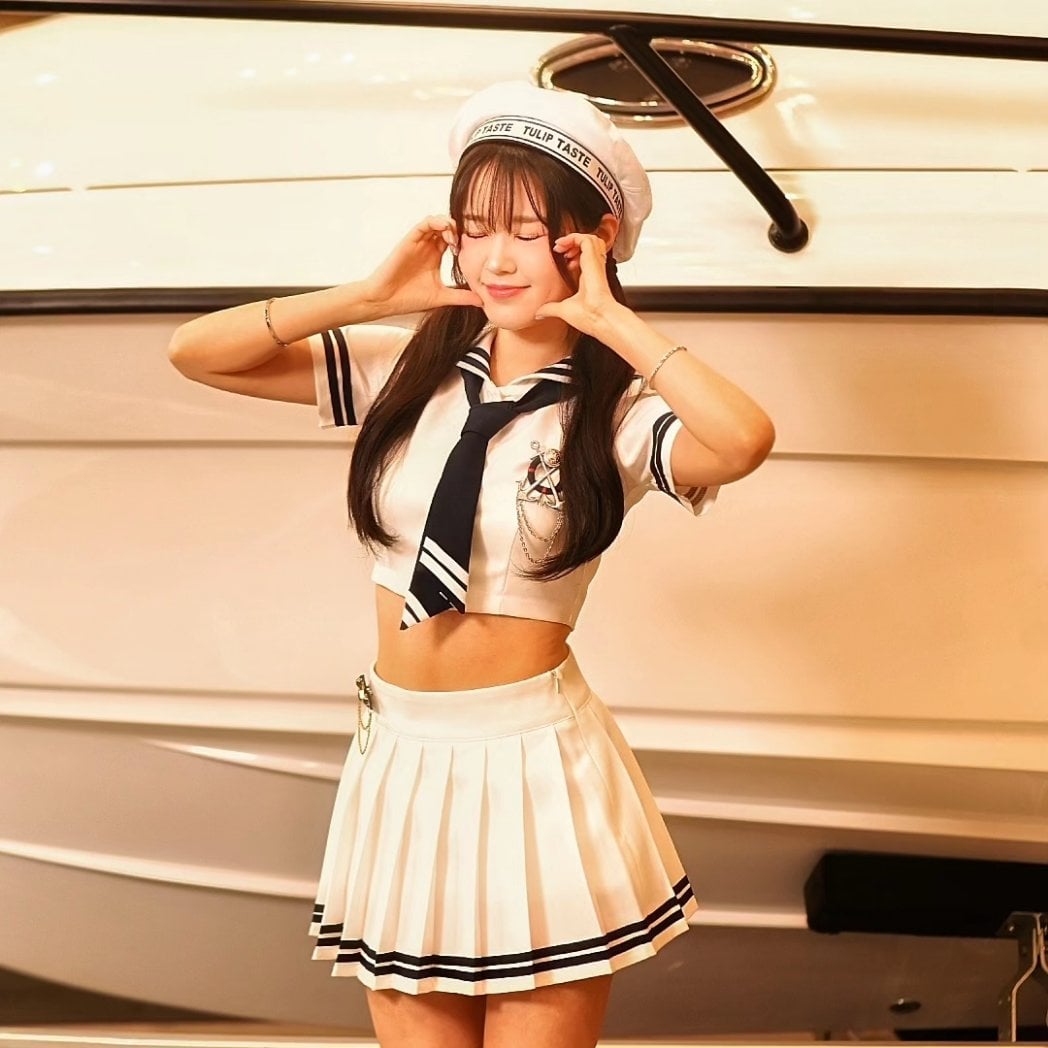 Hong Ji-Eun nude 4