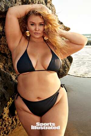 Hunter McGrady nude 8