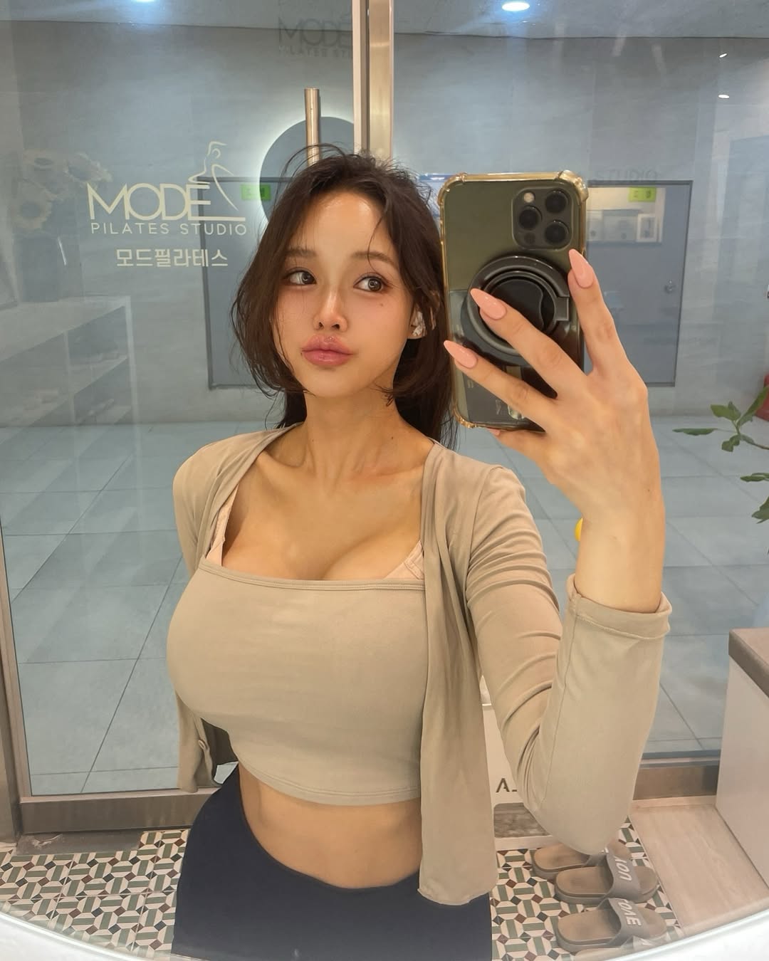 Hyeg Dan nude 9