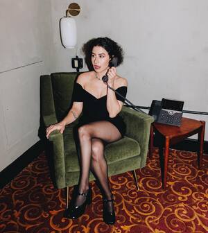 Ilana Glazer nude 6