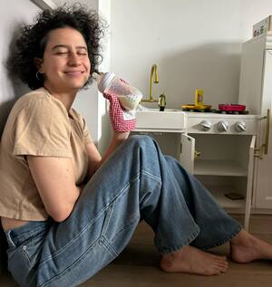 Ilana Glazer nude 8