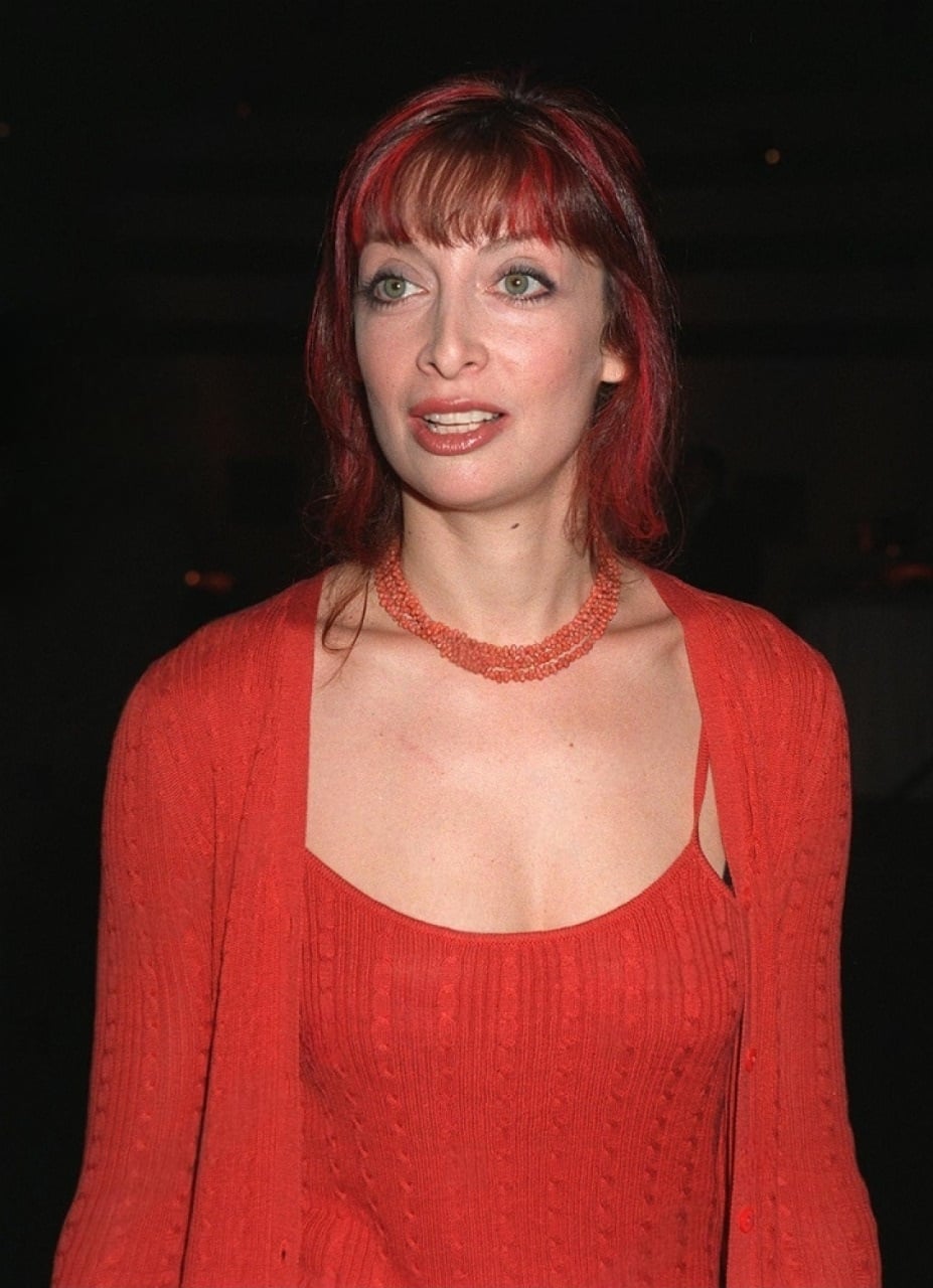 Illeana Douglas nude 10