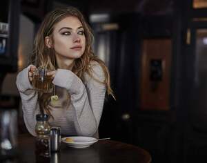 Imogen Poots nude 9