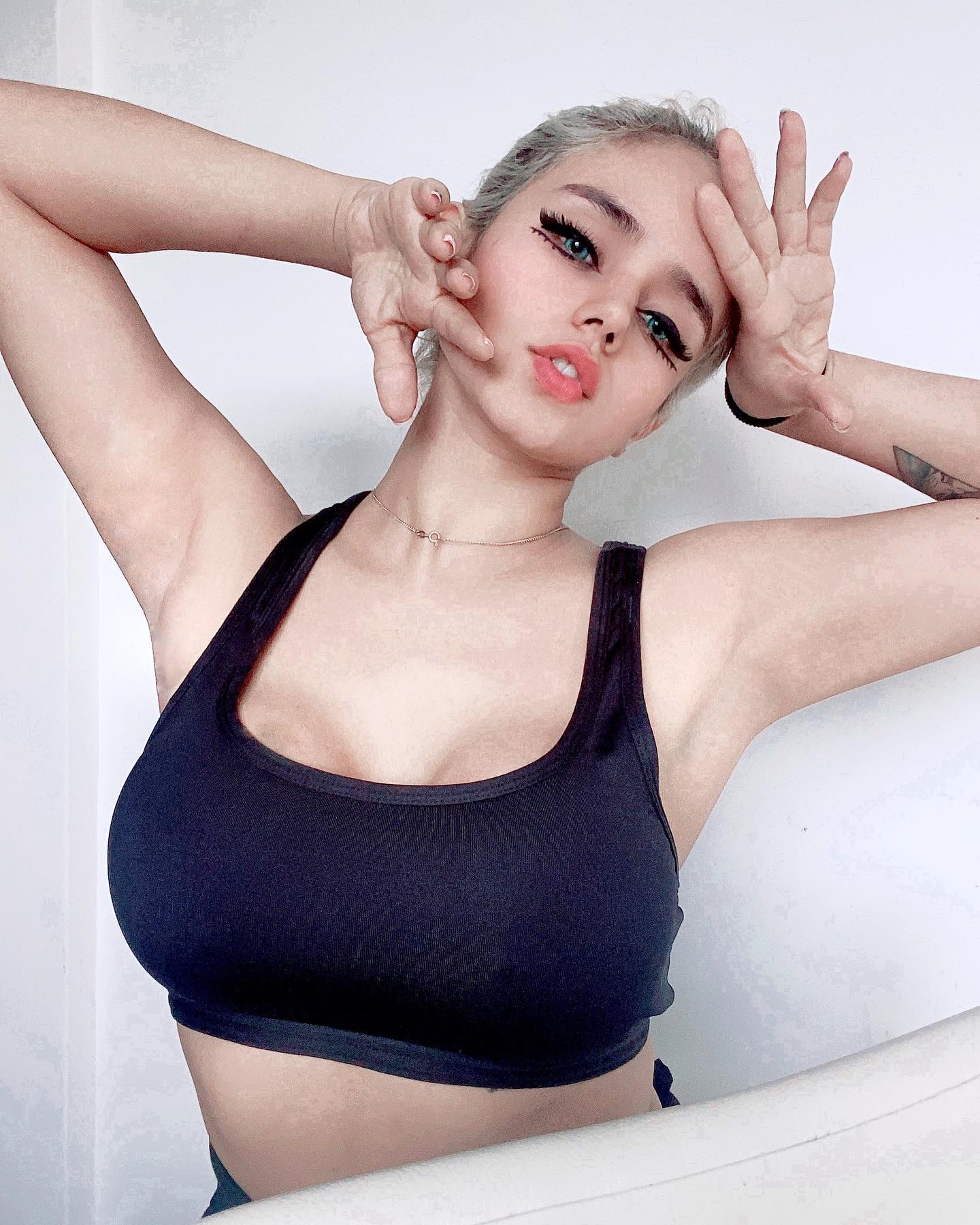 Indi Skovar nude 6