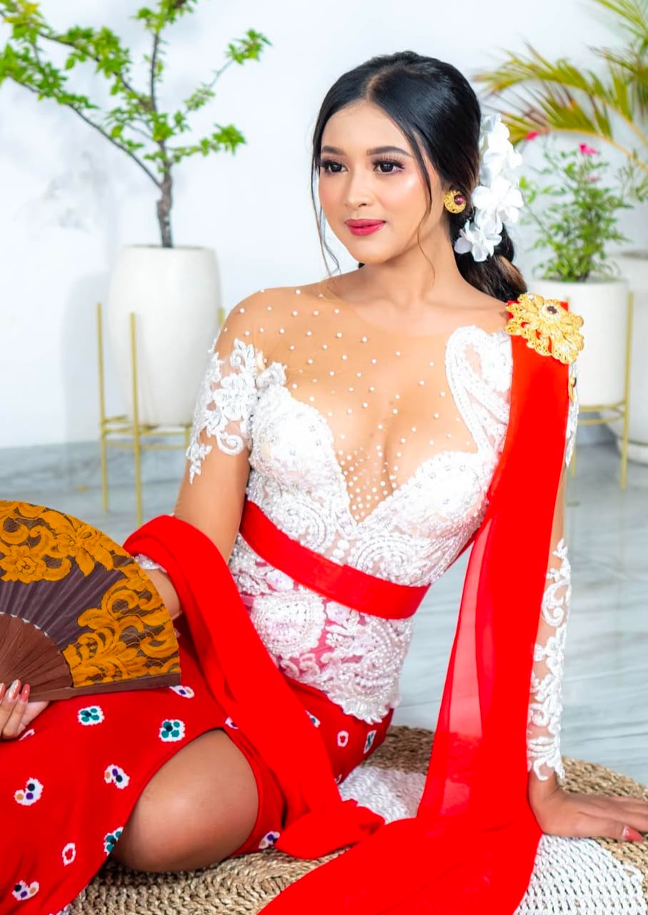 Intan Cules nude 6