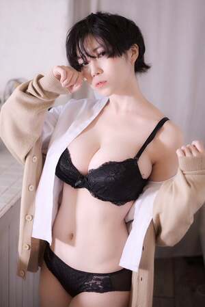 Io Iori nude 11