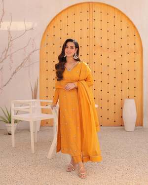 Iqra Aziz nude 6