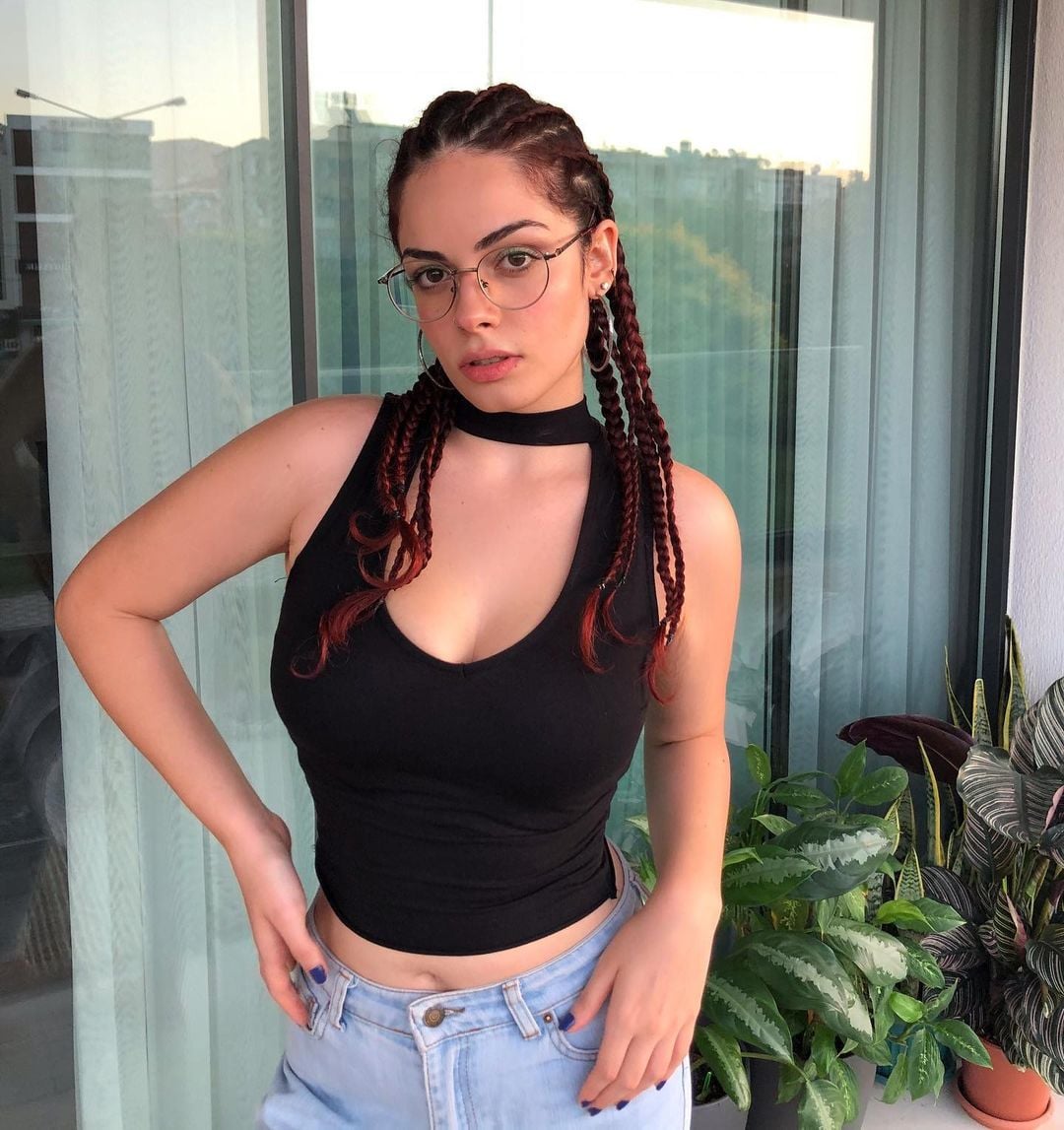 Irem Duzyol nude 9