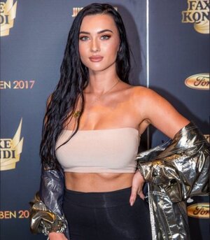 Irina Olsen nude 9