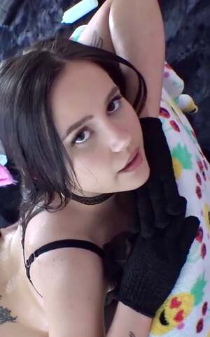 Iris Leon nude 4