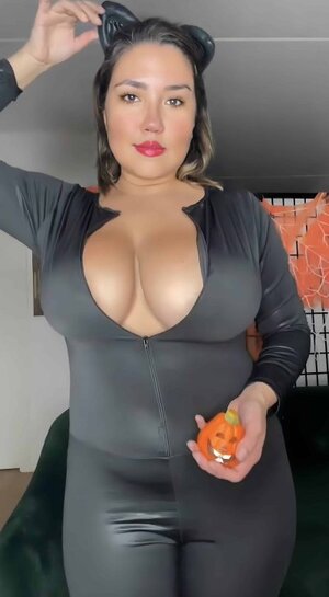 Isa Honey nude 1
