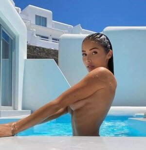 Isabeau De La Tour nude 8