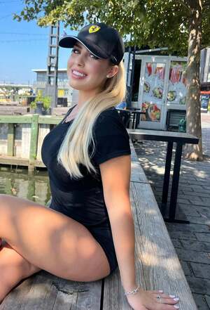 Isabella DeLuca nude 7