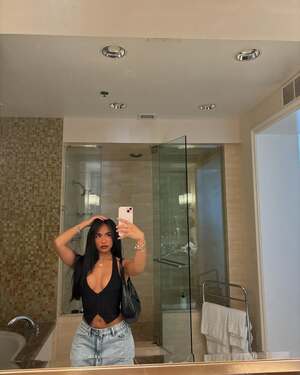 Isavbarr nude 5
