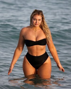Iskra Lawrence nude 11