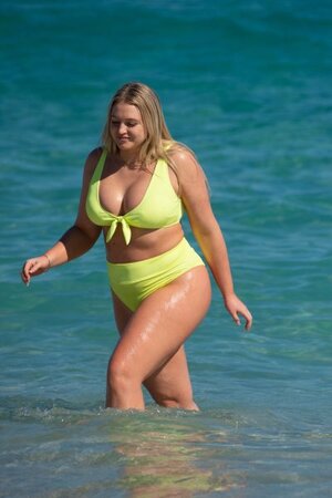 Iskra Lawrence nude 12