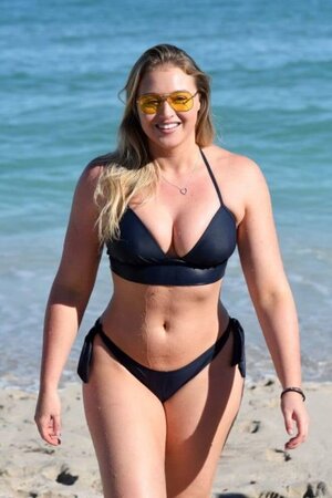 Iskra Lawrence nude 6