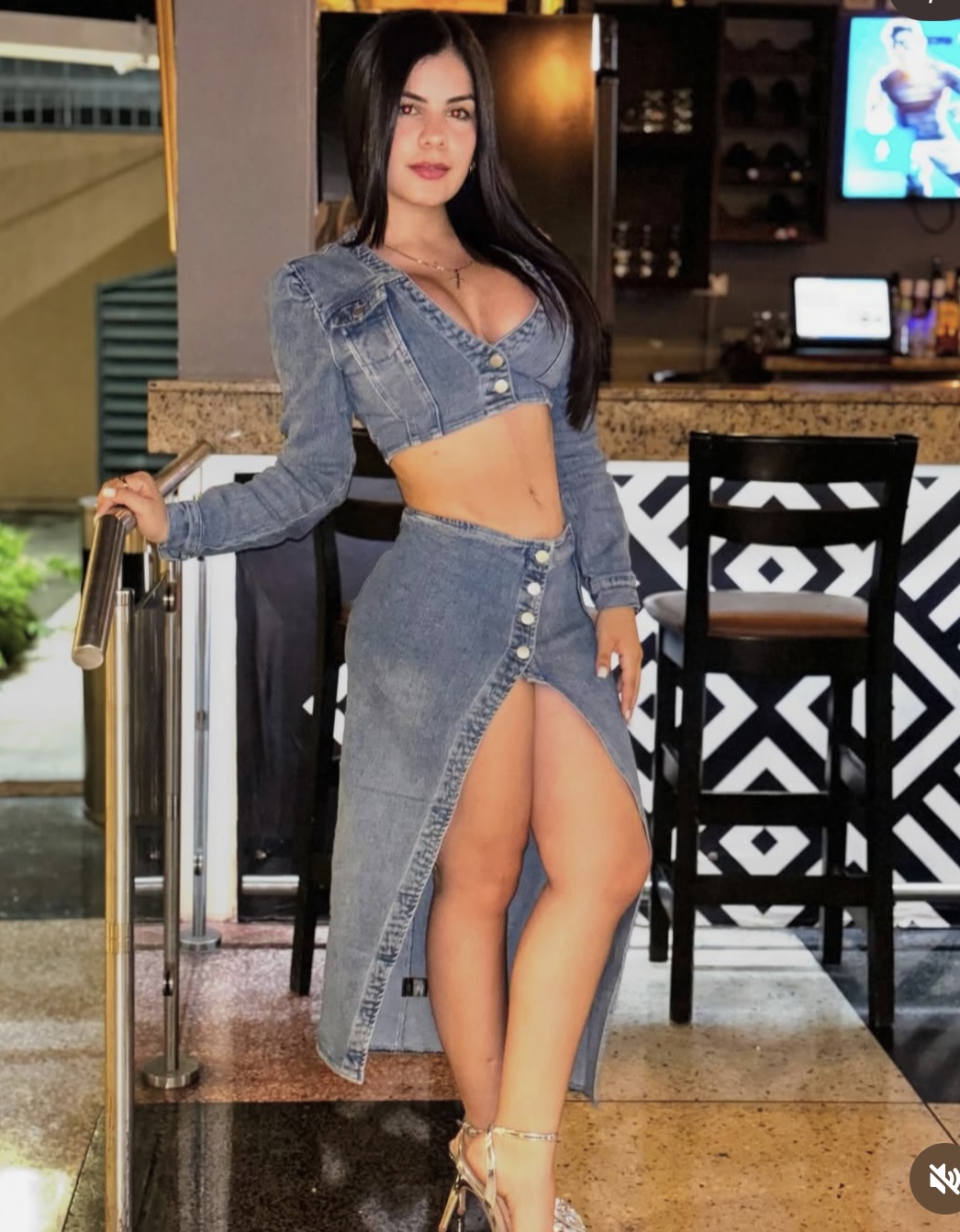 Isley Sira nude 2