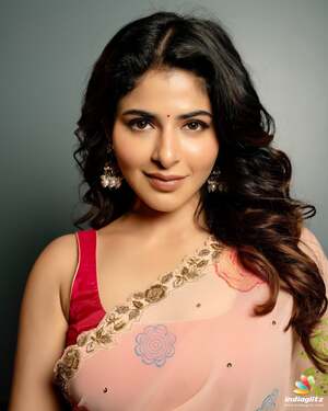 Iswarya Menon nude 10