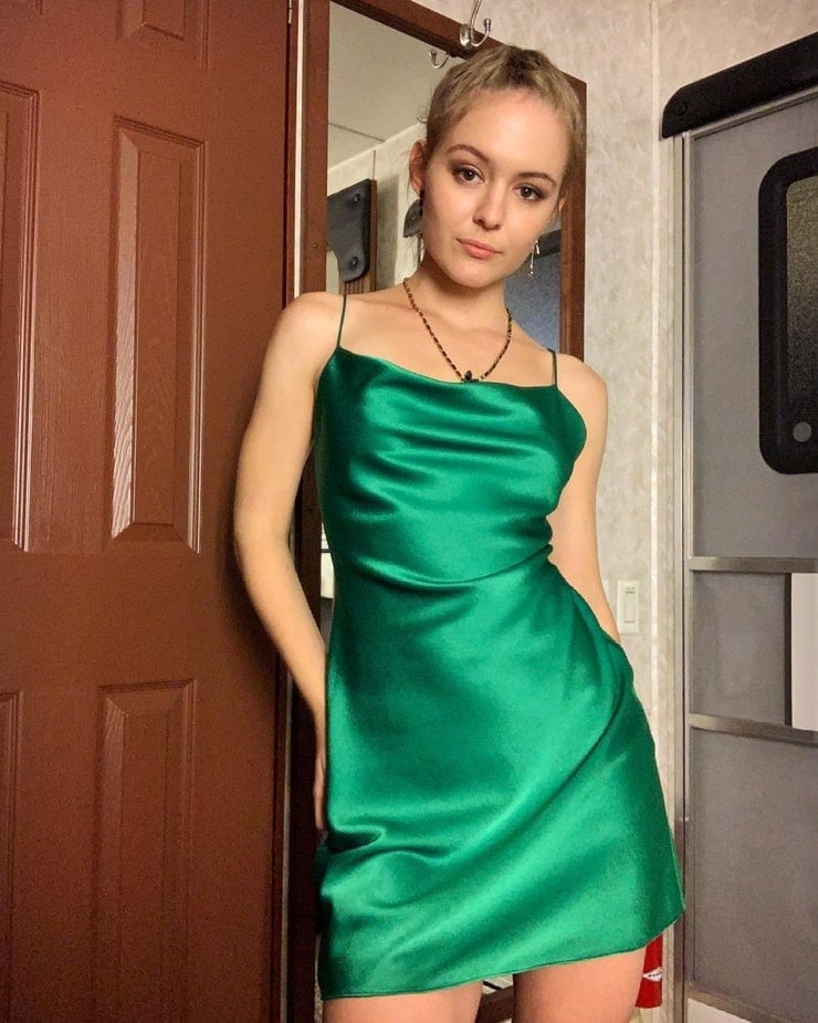 Izabela Vidovic nude 6