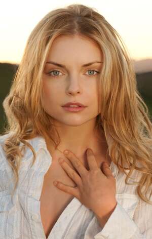 Izabella Miko nude 7