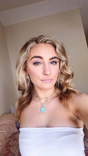 Izzy Bressman nude 10