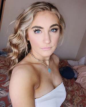 Izzy Bressman nude 5