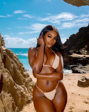 Jana Craig nude 1