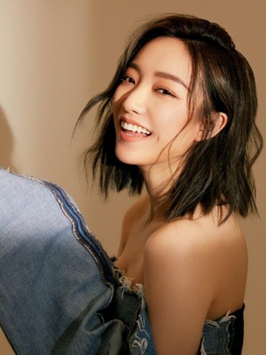 Janice Yan nude 9