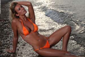Janine Leech nude 12