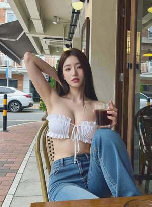Janniai Lin nude 7