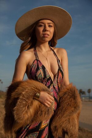 Jennette McCurdy nude 1