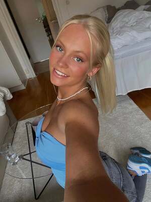 Jennifer Carlsson nude 4