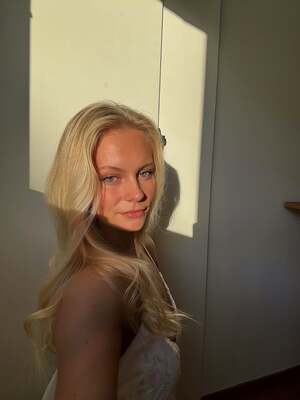 Jennifer Carlsson nude 9