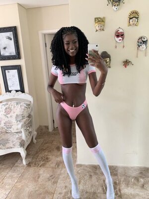 Jenny Pretinha nude 6