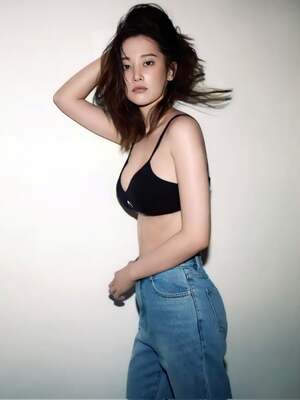 Jeon Jong-seo nude 9
