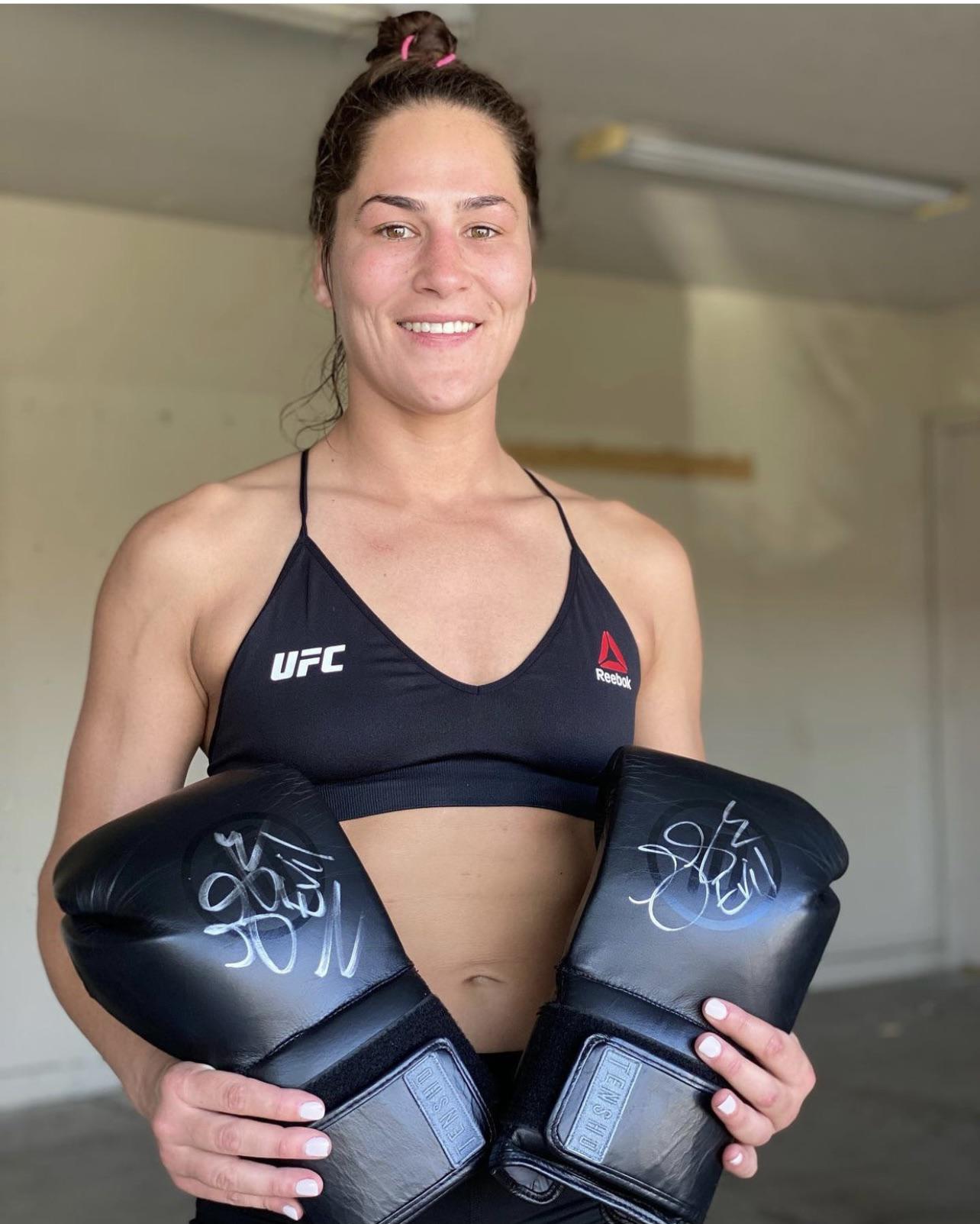 Jessica Eye nude 3