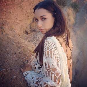 Jessica Parker Kennedy nude 12