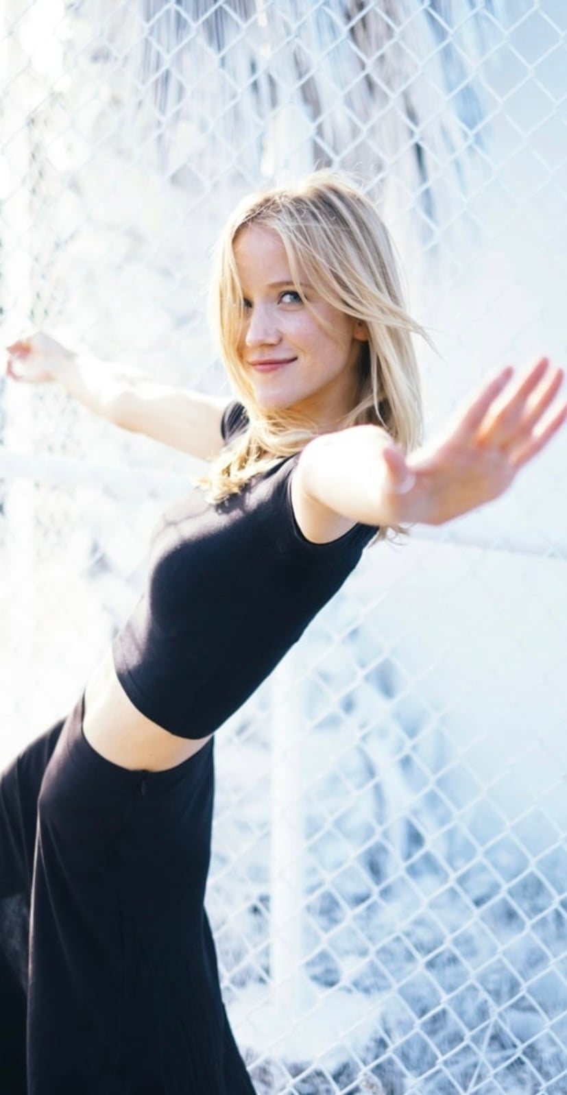 Jessy Schram nude 5