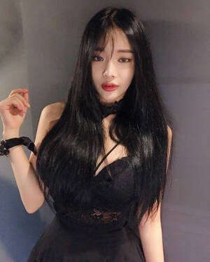 Ji Seong nude 10