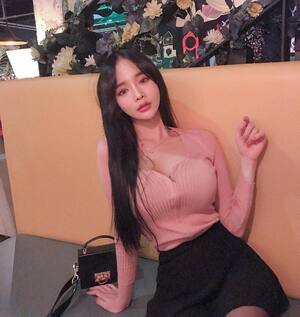 Ji Seong nude 6
