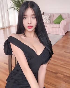 Ji Seong nude 8