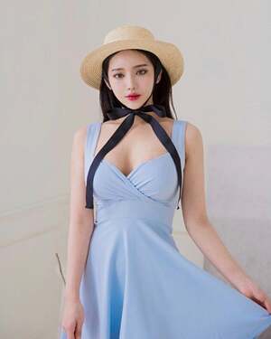Ji Seong nude 9