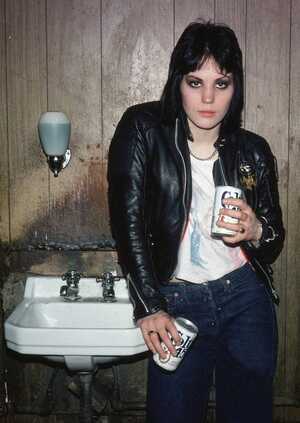 Joan Jett nude 7