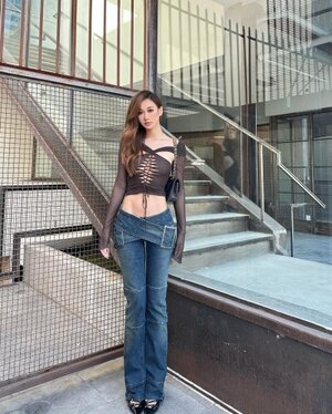 Joanna Li nude 10