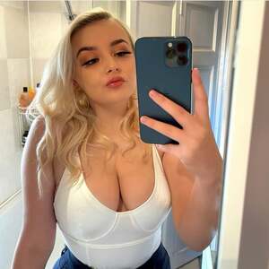 Jodie Gardiner nude 9